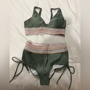 Cupshe Green and Multicolor Bikini Set